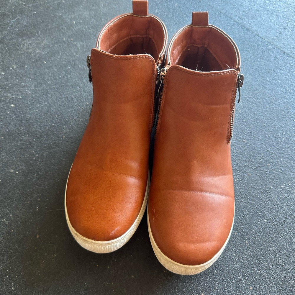 Soda Brown Ankle Boots with Side Zipper and Rubber Sole